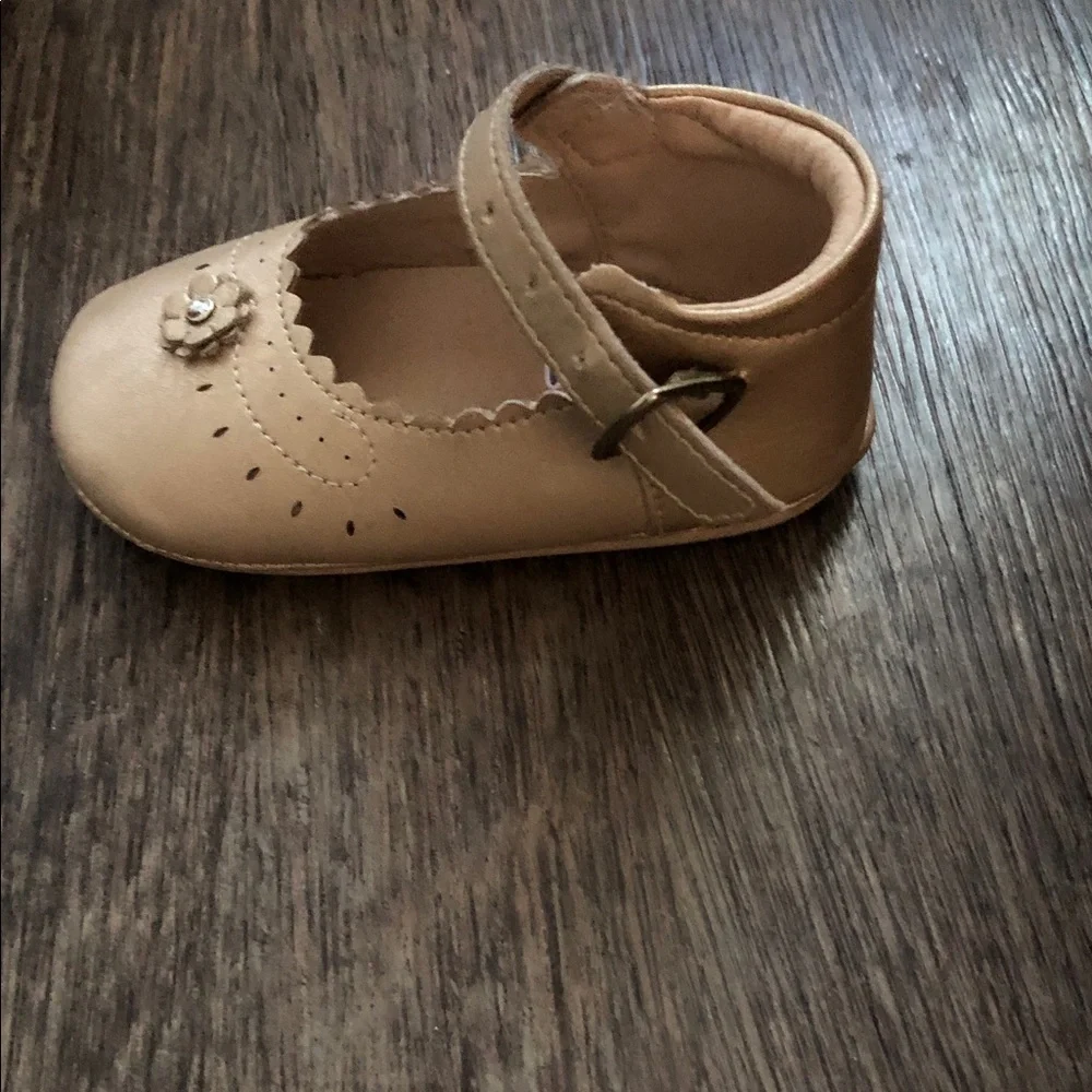 Toddler Floral Mary Jane Dress Shoes in Light Tan by Dreas (brand unclear)